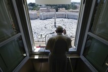 Papež: Ni desne in leve Cerkve 