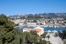 Na Hrvaškem znova več tujih kot domačih turistov