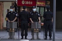 Več deset ranjenih v napadu z nožem v šoli na Kitajskem