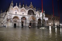 V Benetkah poplavilo Markov trg
