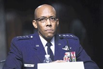 Prvi temnopolti ameriški poveljnik letalskih sil