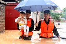 Poplave na jugu Kitajske terjale tudi žrtve
