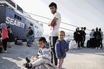 MNZ ponovno predlaga zapiranje meje pred iskalci azila, ki ga je ustavno sodišče že prepovedalo