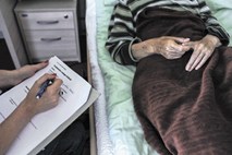 Dr. Vito Flaker: Umrli v domovih starejših so žrtve zamujanja z dezinstitucionalizacijo