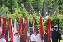 Ob 75. obletnici osvoboditve taborišča na Ljubelju pozivi k ohranjanju spomina