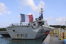 Francija po sporu s Turčijo začasno prekinila sodelovanje v Natovi operaciji pred obalo Libije