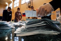 Rusi glede na delne rezultate večinsko podprli ustavne spremembe