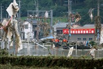 #foto  poplavah na Japonskem umrlo najmanj 18 ljudi 