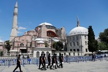 Po svetu izrazi obžalovanja ob spremembi statusa Hagije Sofije v mošejo
