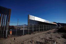 Trump kritiziral zasebni zid na meji z Mehiko, ki že razpada