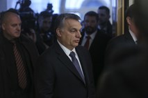 Madžarski parlament Orbanu omogočil veto na sveženj za obnovo Evrope
