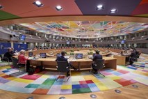 Vrh EU: Med premorom posvetovanja v ožjih sestavah