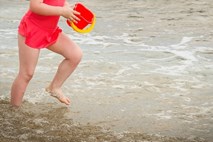Nemec na hrvaški plaži snemal otroke