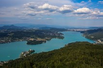 Ob Vrbskem jezeru umrl slovenski najstnik, šlo naj bi za zastrupitev z drogo