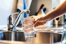 V Anhovem še čakajo rezultate analize pitne vode, do takrat prepoved uporabe vode za prehrambene namene
