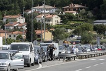 Na mejnih prehodih s Hrvaško še vedno daljše čakalne dobe
