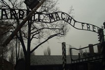 V Auschwitzu so se spomnili žrtev nacističnega genocida nad Romi
