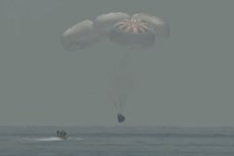 Ameriška astronavta s kapsulo SpaceX uspešno pristala v Mehiškem zalivu