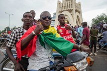 Predsednik Malija odstopil, vojska obljublja tranzicijo in volitve 