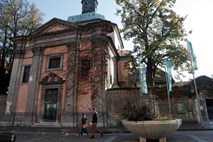 Upravno sodišče odpravilo vrnitev križevniške cerkve križnikom