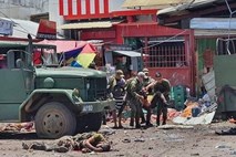 V dvojnem bombnem napadu na Filipinih 14 mrtvih