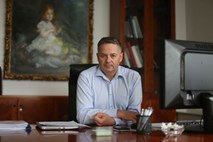 Vlada razrešila generalnega direktorja Fursa Petra Jenka
