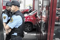 Policisti ne vedo, kako dolgo je lastnik nepremičnine na Hrvaškem