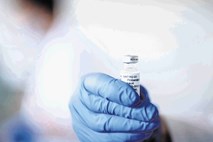 V Rusiji začeli cepivo proti covidu-19 testirati na Moskovčanih