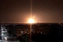#video V vojaškem skladišču v Jordaniji odjeknila eksplozija
