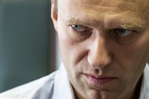 Navalni: Sedaj sem človek, čigar noge trepetajo, ko hodi po stopnicah