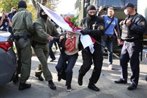 Na protestu žensk v Minsku  številne aretacije