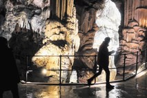 Postojnska jama le prva domina v zlomu turizma?