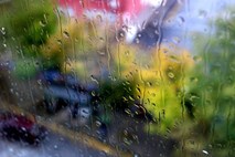 Vreme: Oblačno in deževno