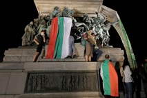 Na množičnih protivladnih protestih v Bolgariji ranjeni trije policisti 