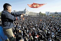 Kirgizija: Protestniki vdrli v vladno palačo, volitve razveljavili