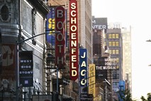 Gledališča na Broadwayju zaprta najmanj do maja