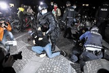 V policiji zavračajo očitke o nasilju nad udeleženci petkovega protestnega shoda 