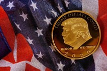 V ZDA pripravili spominske kovance ob Trumpovi zmagi nad novim koronavirusom