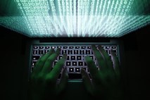 V ZDA šest ruskih vojaških obveščevalcev obtožili kibernetskih napadov