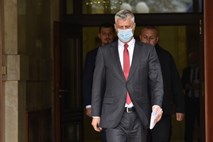 Predsednik Kosova Thaci odstopil po potrditvi obtožnice za vojne zločine