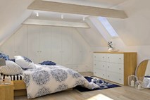 Pohištvo v mansardi: učinkovita izraba prostora pod streho