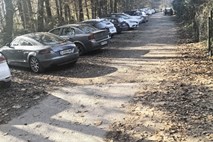 Ni rešitve za povečani naval na parkirišča  pod Šmarno goro