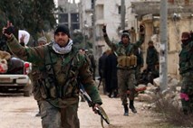 V domnevnem izraelskem napadu v Siriji ubitih 19 pripadnikov proiranskih milic