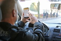 Nižje kazni za prehitro vožnjo, višje za telefoniranje