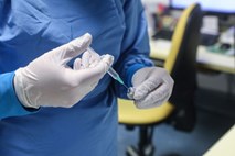 Ministrstvo za zdravje poziva k čim bolj množičnemu cepljenju