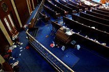 #foto #video Anarhija v ZDA: V  vdoru Trumpovih privržencev v kongres umrle štiri osebe