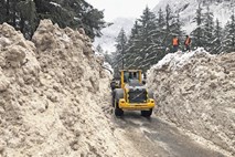 Snežni plazovi, kakršnih ne pomnijo že 70 let,  ohromili Trento