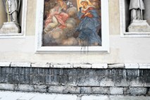 Z barvo poškodovali fresko na ljubljanski stolnici