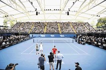 V Adelaidi teniški zvezdniki igrajo pred polnimi tribunami