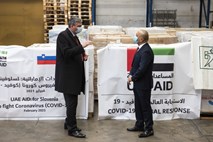 Združeni arabski emirati Sloveniji podarili sedem ton opreme za boj proti covidu